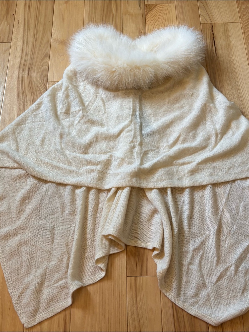 NEW Alashan Cashmere Luxe Cashmere Fox Fur Trim Poncho Flaw